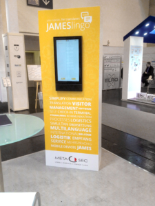 Display für Kiosksysteme für die Simultanübersetzung beim Besuchsprozess