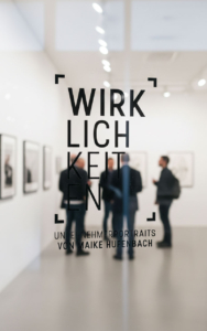 Folienbeklebung mit dem Logo der Ausstellung